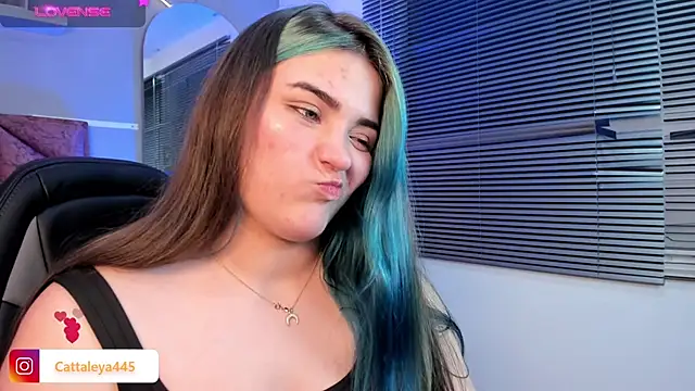 Snapshot of cattaleya___ chatting on 02/11/25, 10:04 cattaleya    online show from 02/11/25, 10:04