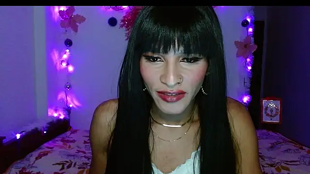 Snapshot of carolinemiller7 chatting on 12/25/24, 08:40 carolinemiller7 online show from 12/25/24, 08:40