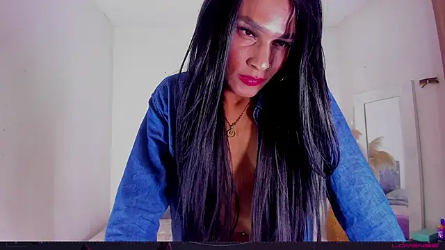 Snapshot of carolinemiller7 chatting on 10/11/25, 06:12 carolinemiller7 online show from 10/11/25, 06:12