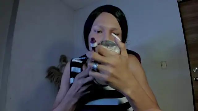 carolinemiller7 online show from 12/21/25, 09:11