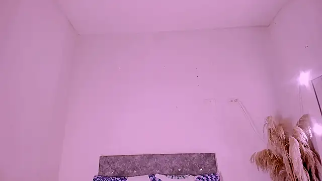 carolinemiller7 online show from 05/31/26, 07:37