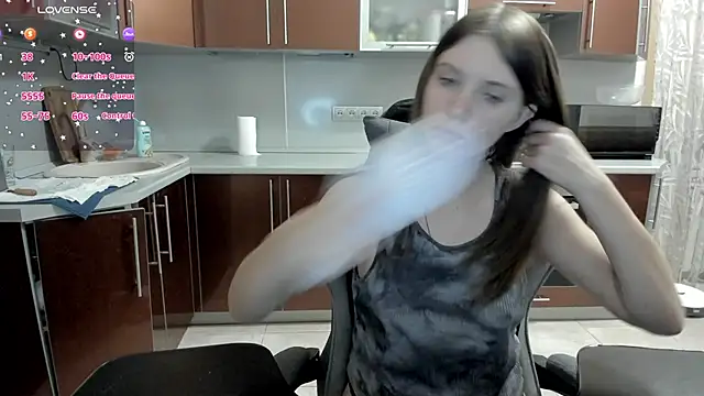 Snapshot of _BondiXUrban_ chatting on 12/19/25, 04:47 BondiXUrban online show from 12/19/25, 04:47