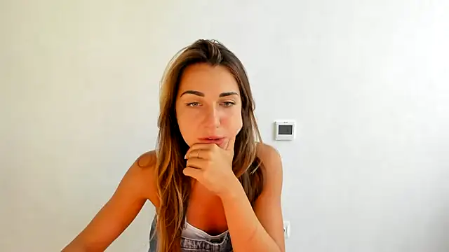 Snapshot of Summmmersky chatting on 09/19/25, 11:55 Summmmersky online show from 09/19/25, 11:55