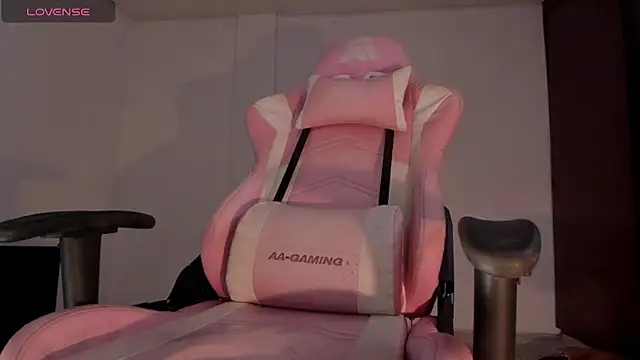 Snapshot of Veronicajazz chatting on 12/15/24, 04:37 Veronicajazz online show from 12/15/24, 04:37