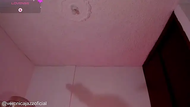 Snapshot of Veronicajazz chatting on 01/18/25, 12:57 Veronicajazz online show from 01/18/25, 12:57