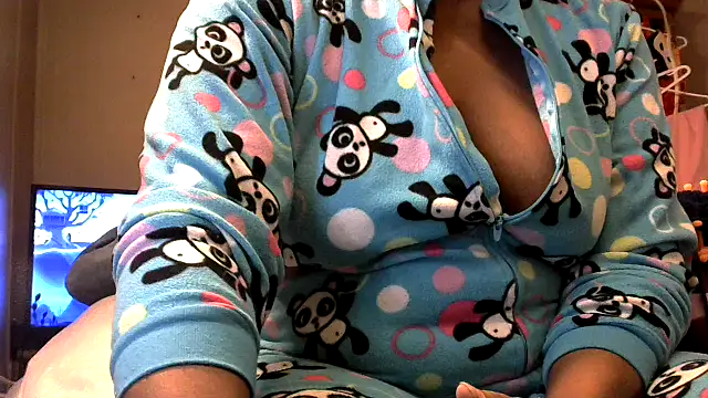 EbonyFetishQueen online show from 11/11/25, 04:40