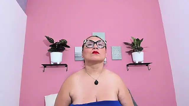 Karo 11  online show from 09/17/25, 08:27