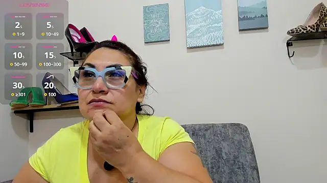 Karo 11  online show from 11/26/25, 12:22