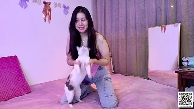 pink flower  online show from 04/28/26, 11:10