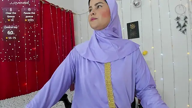 AishaAmin  online show from 11/20/25, 12:16