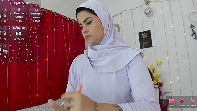 AishaAmin  online show from 11/21/25, 12:15