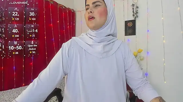 Snapshot of AishaAmin_ chatting on 04/23/26, 12:29 AishaAmin online show from 04/23/26, 12:29