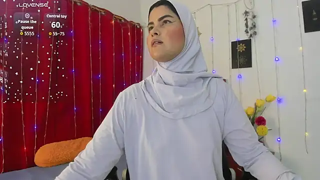 Snapshot of AishaAmin_ chatting on 04/28/26, 12:21 AishaAmin online show from 04/28/26, 12:21