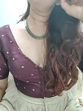 Brown Maxi online show from 06/16/26, 03:47