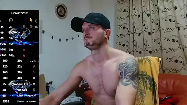 Snapshot of cuple_hoot_ chatting on 10/29/25, 06:04 cuple hoot  online show from 10/29/25, 06:04