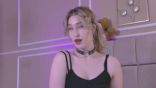 SerenaBennet online show from 03/09/26, 09:57