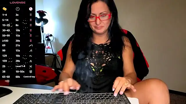 Snapshot of YourDreamLoverr chatting on 10/25/25, 10:37 YourDreamLoverr online show from 10/25/25, 10:37