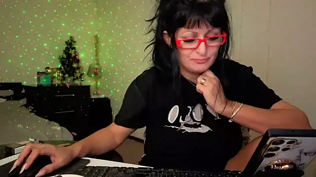 YourDreamLoverr online show from 12/22/25, 12:18