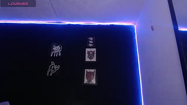 Snapshot of niakat_ chatting on 12/17/24, 01:18 niakat  online show from 12/17/24, 01:18