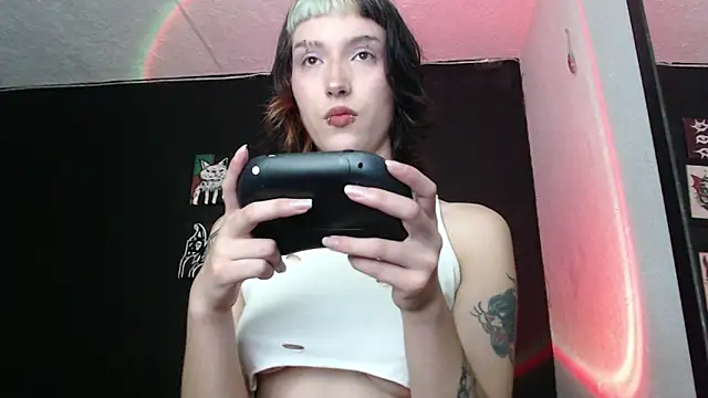 Snapshot of niakat_ chatting on 01/03/25, 12:00 niakat  online show from 01/03/25, 12:00