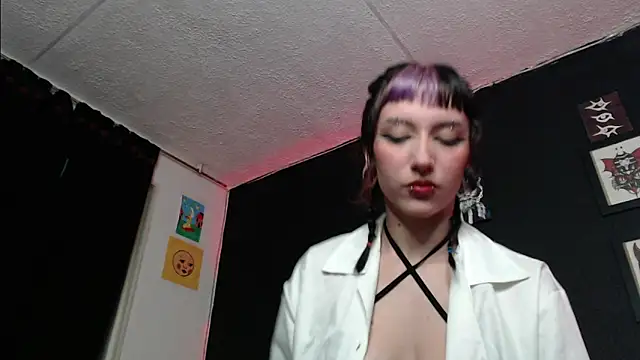 Snapshot of niakat_ chatting on 01/17/25, 01:03 niakat  online show from 01/17/25, 01:03