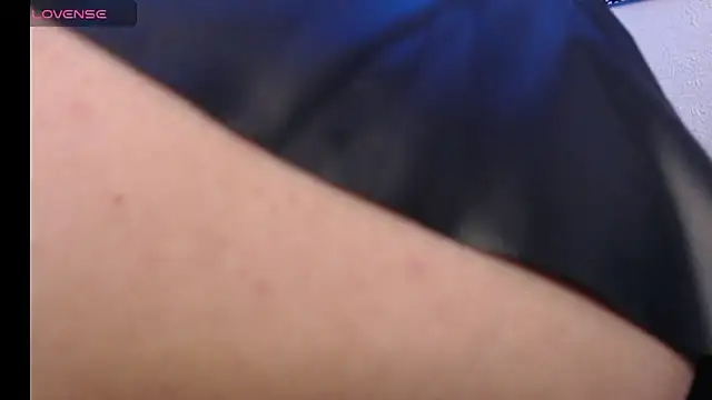 Snapshot of niakat_ chatting on 09/30/25, 02:05 niakat  online show from 09/30/25, 02:05