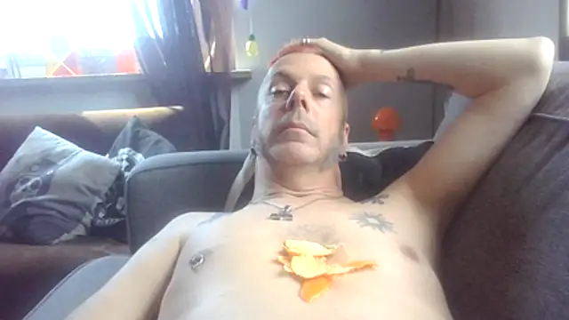 Snapshot of SHARPSkinhead chatting on 05/14/26, 12:56 SHARPSkinhead online show from 05/14/26, 12:56
