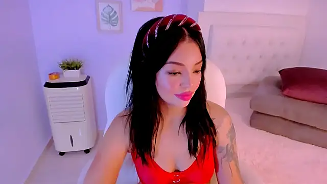 Snapshot of Sara_LipsX chatting on 02/08/25, 06:54 Sara LipsX online show from 02/08/25, 06:54