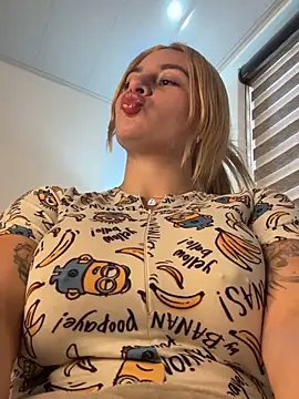 AtheneaRossi online show from 09/28/25, 08:47