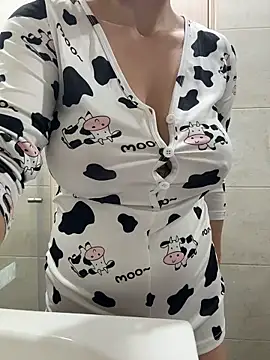 AtheneaRossi online show from 04/21/26, 10:21