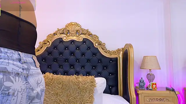 AdelinaVans online show from 04/15/26, 11:39