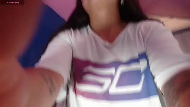 Snapshot of vitoria23_ chatting on 04/21/26, 02:01 vitoria23 online show from 04/21/26, 02:01