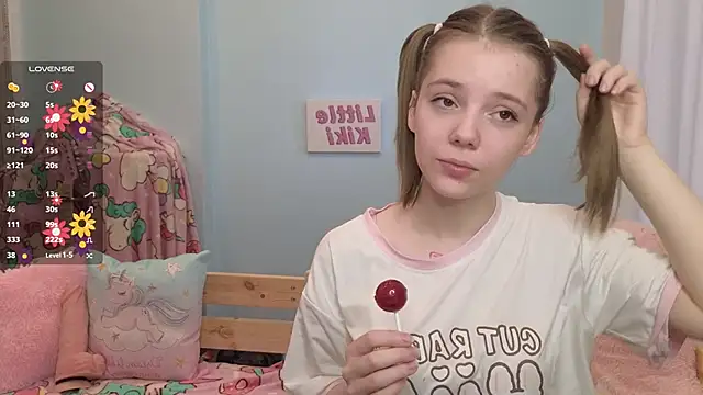 Snapshot of PrincessLittleKiki chatting on 10/10/25, 07:18 PrincessLittleKiki online show from 10/10/25, 07:18