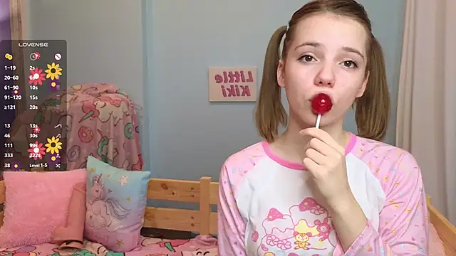 Snapshot of PrincessLittleKiki chatting on 10/17/25, 07:11 PrincessLittleKiki online show from 10/17/25, 07:11