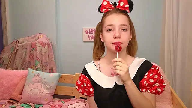 PrincessLittleKiki online show from 10/30/25, 08:05