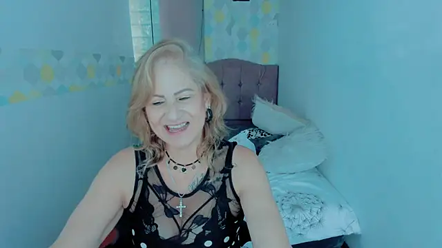 Snapshot of ScarletHoot_ chatting on 01/07/25, 05:53 ScarletHoot online show from 01/07/25, 05:53