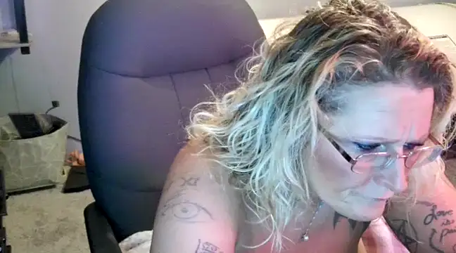 Lisalovely6981 online show from 01/22/25, 12:27