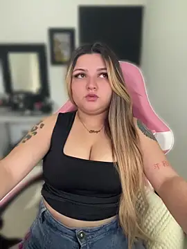 Snapshot of SweetPaige_ chatting on 07/19/26, 11:14 SweetPaige online show from 07/19/26, 11:14