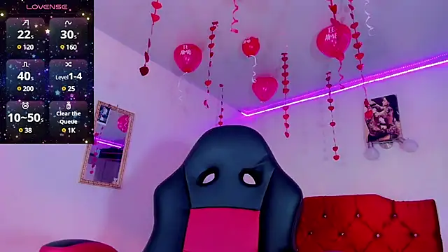 Snapshot of naomy__xx chatting on 02/19/25, 07:05 naomy xx online show from 02/19/25, 07:05