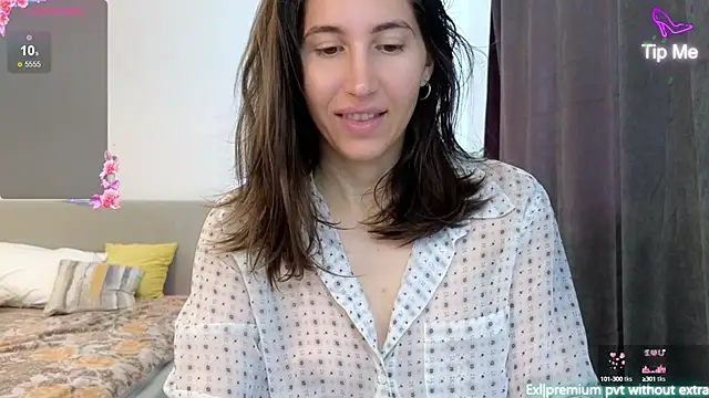 Snapshot of marrycolins chatting on 09/15/25, 04:01 marrycolins online show from 09/15/25, 04:01