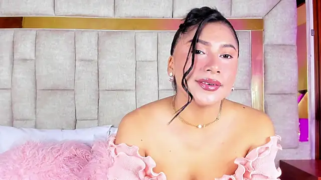 LinnaGardenia online show from 04/11/26, 01:37