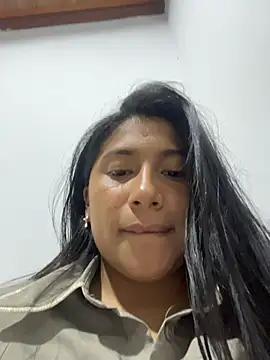 LinnaGardenia online show from 04/18/26, 01:53