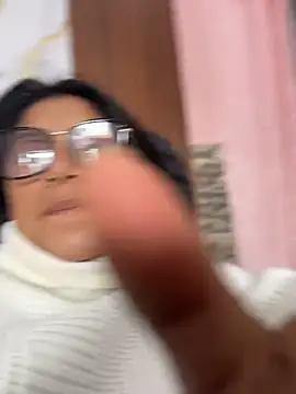 LinnaGardenia online show from 04/18/26, 07:07