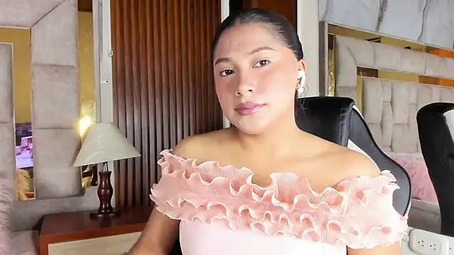 LinnaGardenia online show from 04/22/26, 01:34