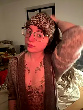 Snapshot of _foxygirl_ chatting on 12/05/24, 09:39  foxygirl  online show from 12/05/24, 09:39