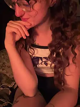 Snapshot of _foxygirl_ chatting on 12/07/24, 09:55  foxygirl  online show from 12/07/24, 09:55