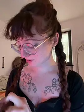 Snapshot of _foxygirl_ chatting on 03/22/25, 05:09  foxygirl  online show from 03/22/25, 05:09