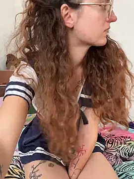 Snapshot of _foxygirl_ chatting on 10/28/25, 11:14  foxygirl  online show from 10/28/25, 11:14