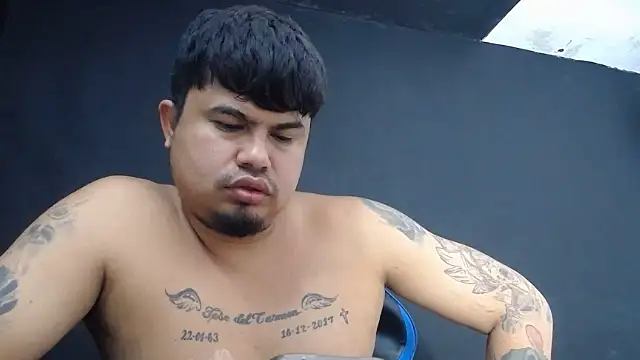 Snapshot of DickMasterfindom chatting on 06/18/26, 12:55 DickMasterfindom online show from 06/18/26, 12:55
