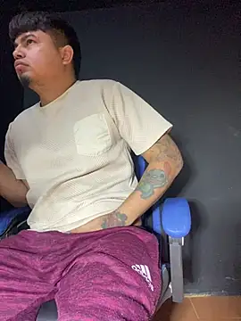 Snapshot of DickMasterfindom chatting on 07/18/26, 01:54 DickMasterfindom online show from 07/18/26, 01:54